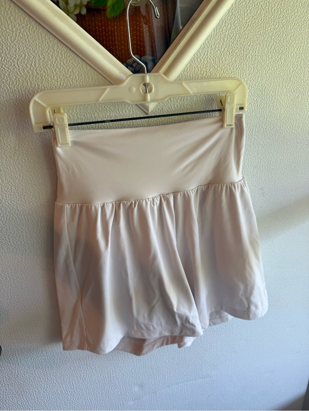 Halara White SoftlyZero Airy High Waisted 2-in-1 Flowy Athletic Shorts Small
